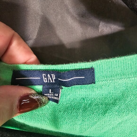 Gap lightweight button up cardigan. Size L - Picture 3 of 4